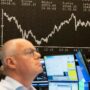 Copertina di Spread a quota 100 e rendimenti in rialzo: BTp sotto pressione