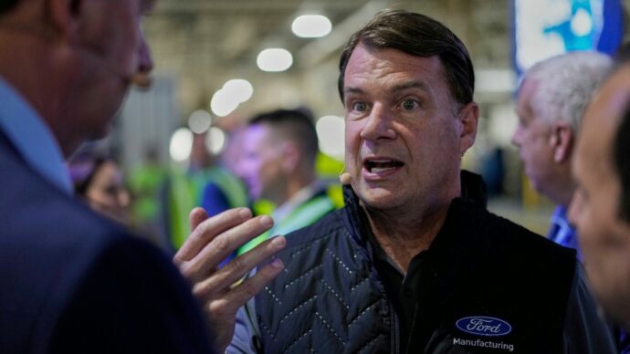 Ford, il paradosso cinese: “Possono mandarci in rovina, ma dobbiamo collaborare”