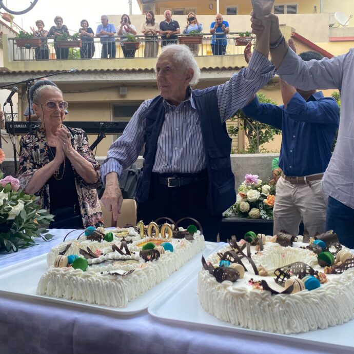 È morto Peppino Mazzullo, la storica voce di Topo Gigio aveva 100 anni: “Lo presi in mano, iniziai a giocarci e mi cambiò la vita”