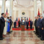 Copertina di La Casa Bianca pubblica la guest list dell’incontro con Xi Jinping e svela l’identità segreta di un alto funzionario cinese
