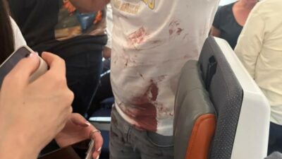 Copertina di Copilota accoltella il comandante su un volo per Tel Aviv: l’aereo perde quota, “uno dei due ha rischiato di fare schiantare l’aereo”