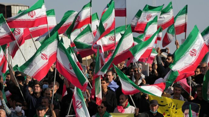 L’Iran che resiste: “I giovani hanno una capacità critica che gli ayatollah faticano a frenare. L’aggressione di Usa e Israele però ha peggiorato la situazione”