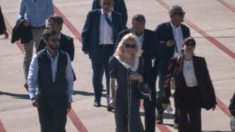 Copertina di A Villa Certosa il pranzo di famiglia dei Berlusconi per festeggiare il 90° compleanno di Silvio: chi c’era