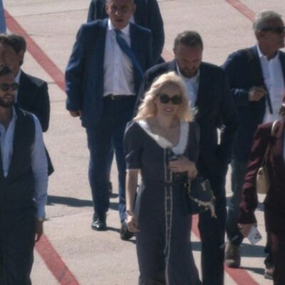 Copertina di A Villa Certosa il pranzo di famiglia dei Berlusconi per festeggiare il 90° compleanno di Silvio: chi c’era