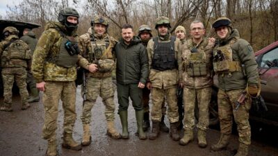 Copertina di Zelensky a Lyman, offensiva e fondi Ue:  prepara l’inverno