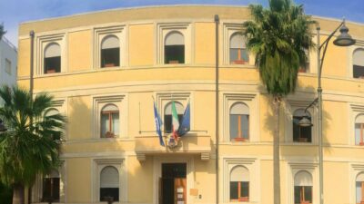 Copertina di Assessore tenta di strangolare la vicesindaca