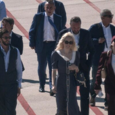 Copertina di Il menu tricolore, Silvio come Madre Teresa: il ricordo di B. a villa Certosa