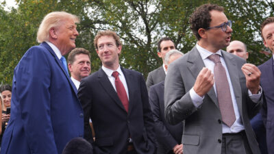 Copertina di Trump inaugura l’era della ‘Super intelligenza’, ma cancella i rischi: “Amplifica ingegno umano, possibilità illimitate”
