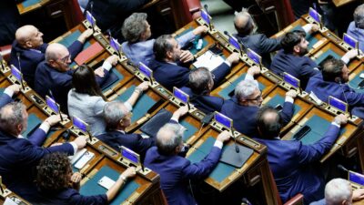 Copertina di Legge elettorale, il governo Meloni supera lo scoglio del primo voto segreto: bocciate le pregiudiziali di costituzionalità