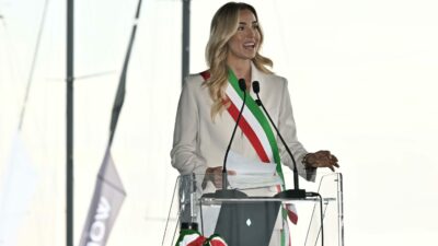 Copertina di Salis esclusa dal palco al Salone nautico di Genova: se l’obiettivo era oscurarla, è andata esattamente al contrario