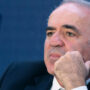 Copertina di L’oppositore russo Kasparov: “Avvertito da Lituania e Usa che la mia vita è in pericolo”