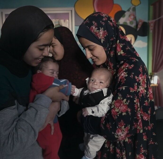 Gaza’s Twins, la vita che resiste tra le macerie: la storia dei gemelli nati sotto le bombe