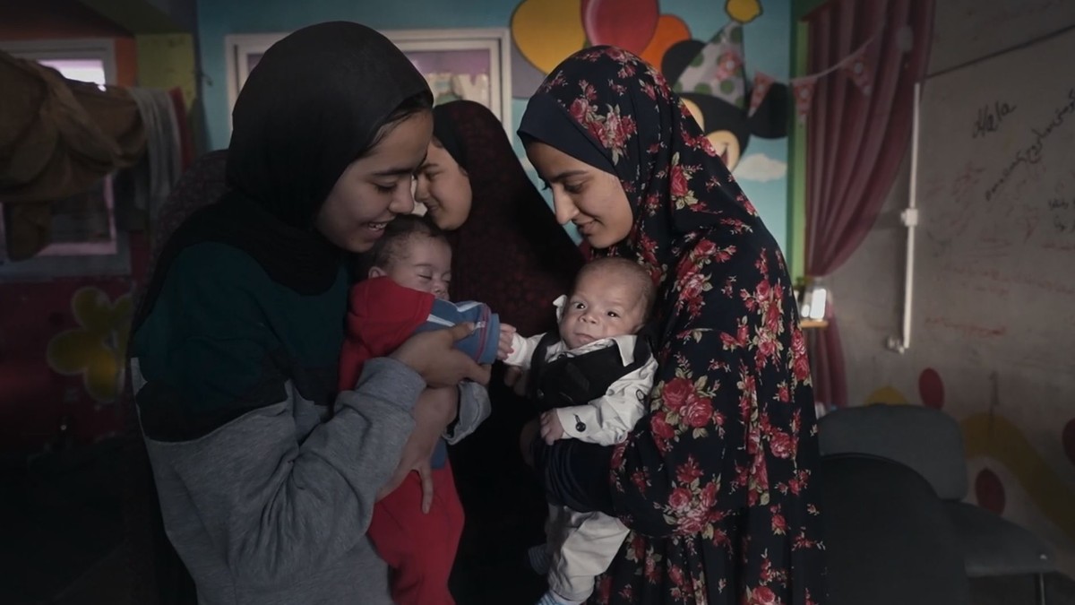 Gaza’s Twins, la vita che resiste tra le macerie: la storia dei gemelli nati sotto le bombe