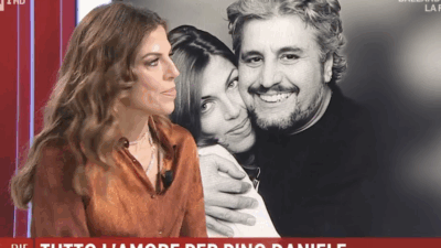 Copertina di “Spesso chiedevano a Pino Daniele: ‘ma è sua figlia?’ Lui si arrabbiava. Investiva in immobili, quasi in maniera bulimica, forse per colmare un’altra sua fragilità: era nato senza casa”: parla Fabiola Sciabarrisi