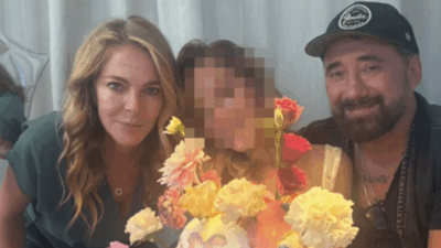 Copertina di “Sei la nostra gioia. Sei la nostra felicità”: Claudia Gerini e Federico Zampaglione di nuovo insieme per la festa dei 17 anni della figlia Linda