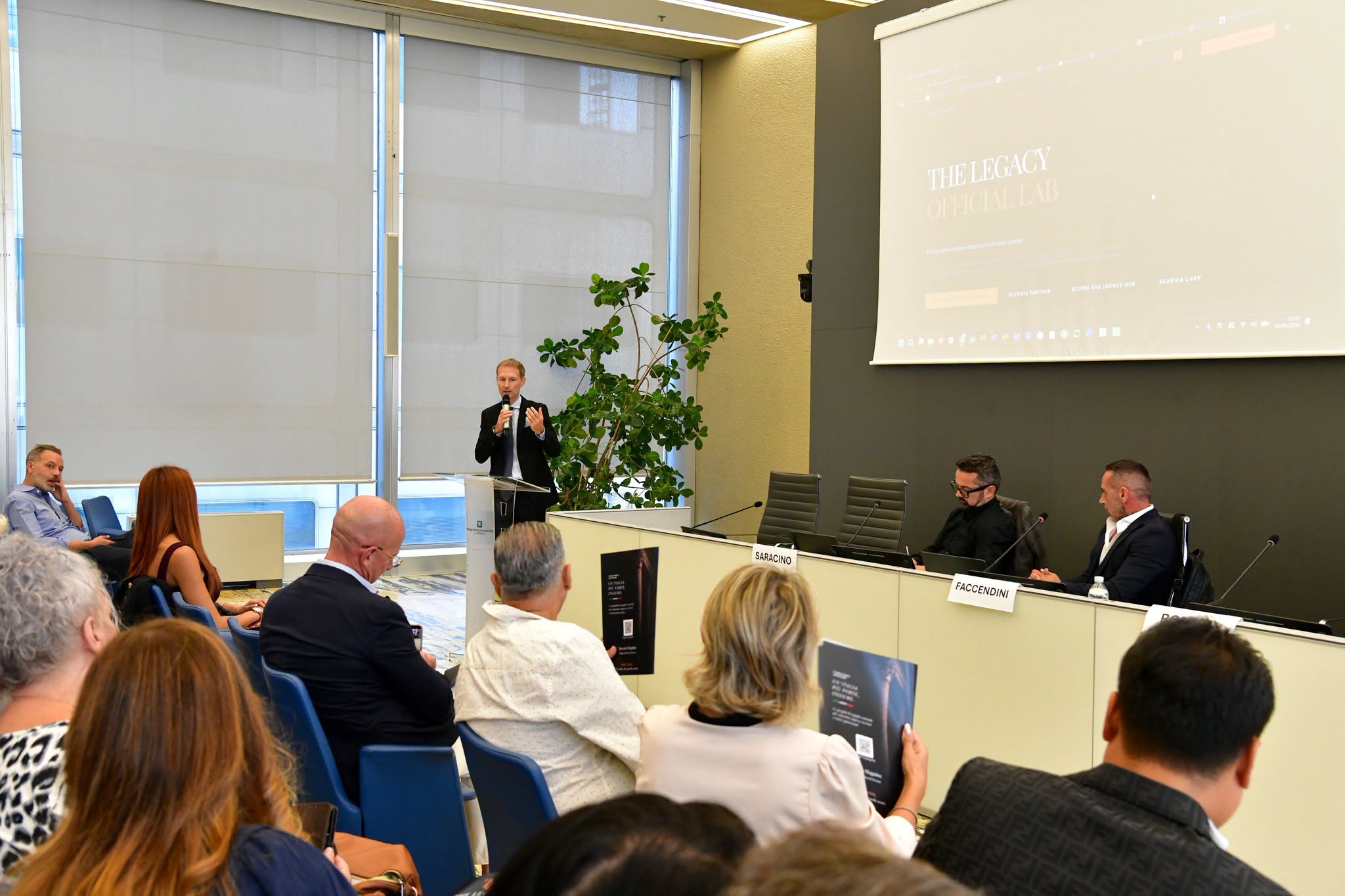 Pregiudicato e citato nel processo Hydra parla di imprese al Pirellone. Il responsabile dell’iniziativa? “Il presidente FdI del Consiglio regionale”