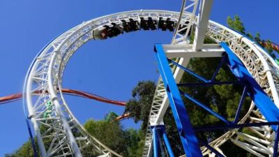 Copertina di “Oltre 100 persone hanno riportato lesioni cerebrali catastrofiche. Alcuni stanno ancora lottando per riprendere in mano la propria vita”: chiuse le montagne russe Six Flags Magic Mountain