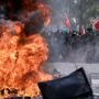 Copertina di Francia, studenti protestano contro i tagli: licei e università bloccati, incendi, un ferito