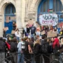 Copertina di Francia, studenti in rivolta: ecco la nuova gioventù che guarda a Melenchon e fa fronte comune con i prof