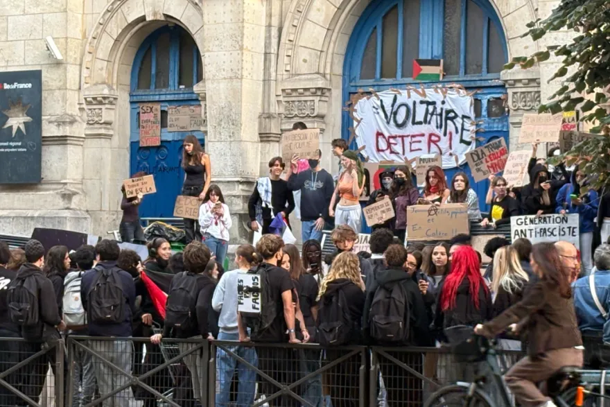 francia studenti in rivolta ecco la nuova giovent249 che guarda a melenchon e fa fronte comune con i prof da Ilfattoquotidiano.it francia studenti in rivolta ecco la nuova giovent249 che guarda a melenchon e fa fronte comune con i prof