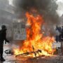 Copertina di Proteste degli studenti in Francia: oltre 600 fermi, trasporti pubblici interrotti. “Un preside cosparso di benzina a Marsiglia”