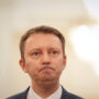 Copertina di Continua la crisi politica in Romania: il Parlamento non vota la fiducia al premier designato Muresan. E l’estrema destra è prima nei sondaggi