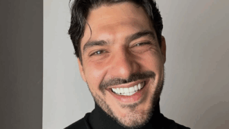 Lorenzo Spolverato di “Grande Fratello” porta in tribunale tre anziane per le critiche dure su Facebook