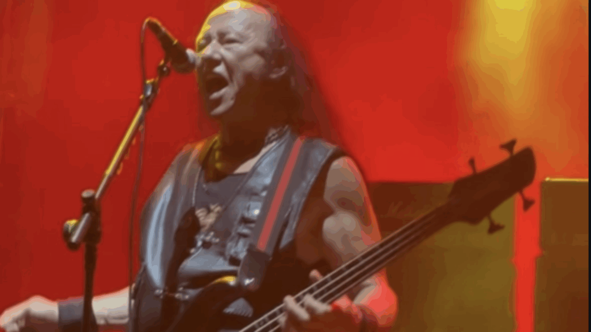 È morto Conrad “Cronos” Lant, era il cantante e bassista dei Venom: “Ha creato qualcosa che ha cambiato per sempre la musica heavy”
