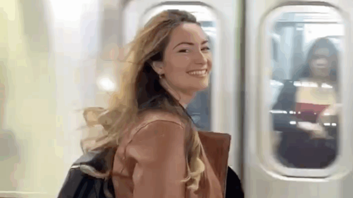 “Ho divorziato e ora vivo nel garage di 14 metri quadri ristrutturato dei miei genitori. Adoro vivere con loro, non pago nulla”: la storia di Camilla Richardson