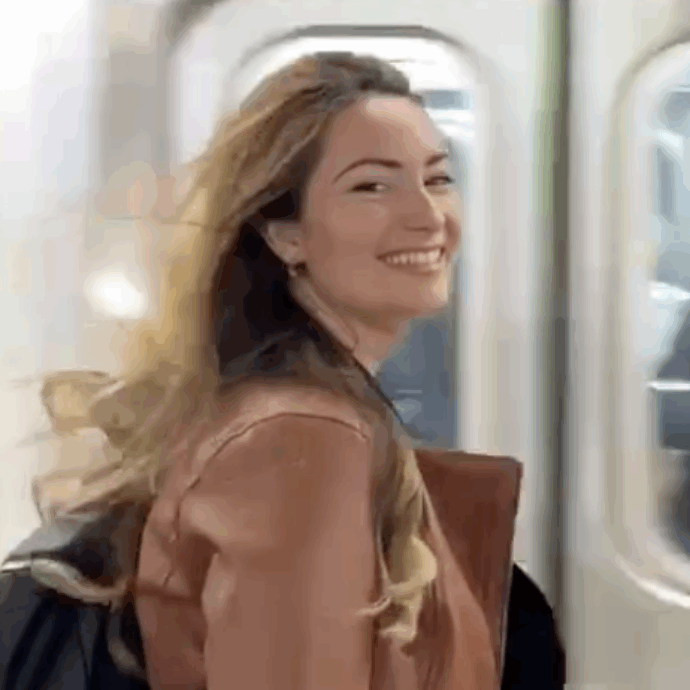 “Ho divorziato e ora vivo nel garage di 14 metri quadri ristrutturato dei miei genitori. Adoro vivere con loro, non pago nulla”: la storia di Camilla Richardson