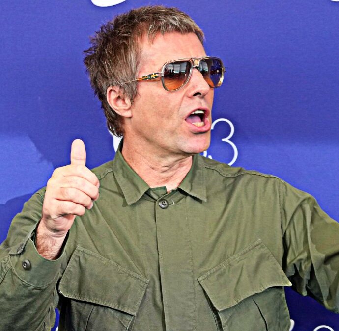 “A tutti gli abitanti di Liverpool che hanno rotto le pall* a me e alla mia band, gli Oasis hanno riportato i Beatles sulla cresta dell’onda”: le parole di Liam Gallagher scatenano i commentatori. E Geoff Barrow (ex Portishead) tuona: “Datti una calmata”