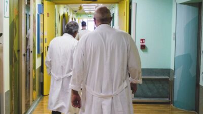 Copertina di Boom dimissioni medici: nel 2025 aumento del 150%