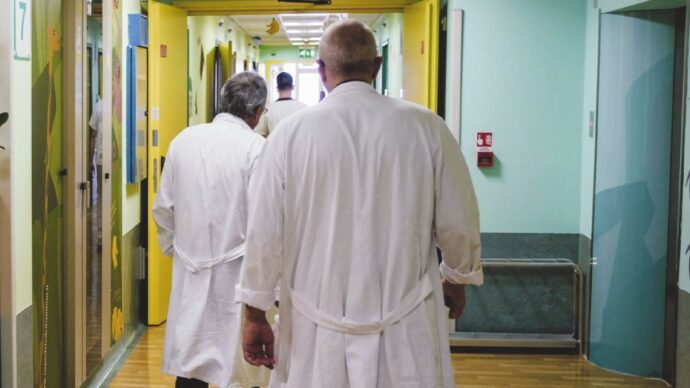 Boom dimissioni medici: nel 2025 aumento del 150%