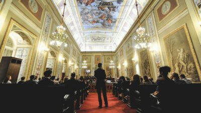 Copertina di Sicilia, buste paga maxi ai presidenti delle 5 province