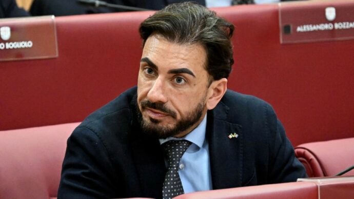 Assunti in Regione senza far nulla, indagine archiviata. La gip: “Legge troppo generica”