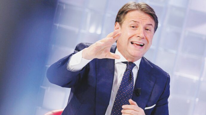 Conte ribatte: “La gente conta: Elly vuole Renzi in coalizione, se ne farà lei garante”