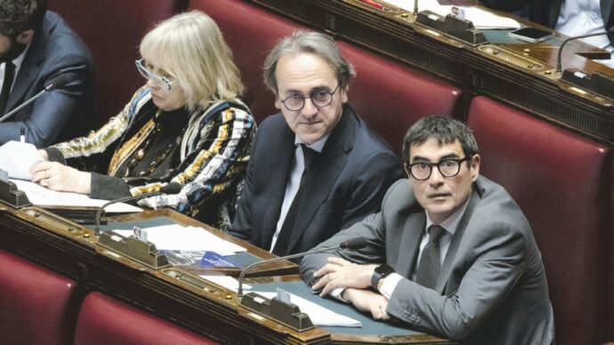 Avs presenta la sua legge  (e sfida pure gli alleati)