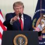 Copertina di Donald Trump approva l’esecuzione mediante fucilazione del responsabile della sparatoria a Fort Hood del 2009