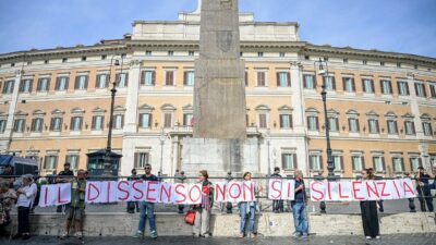 Copertina di Legge-bavaglio,  piazza piena contro la norma di Meloni &C.
