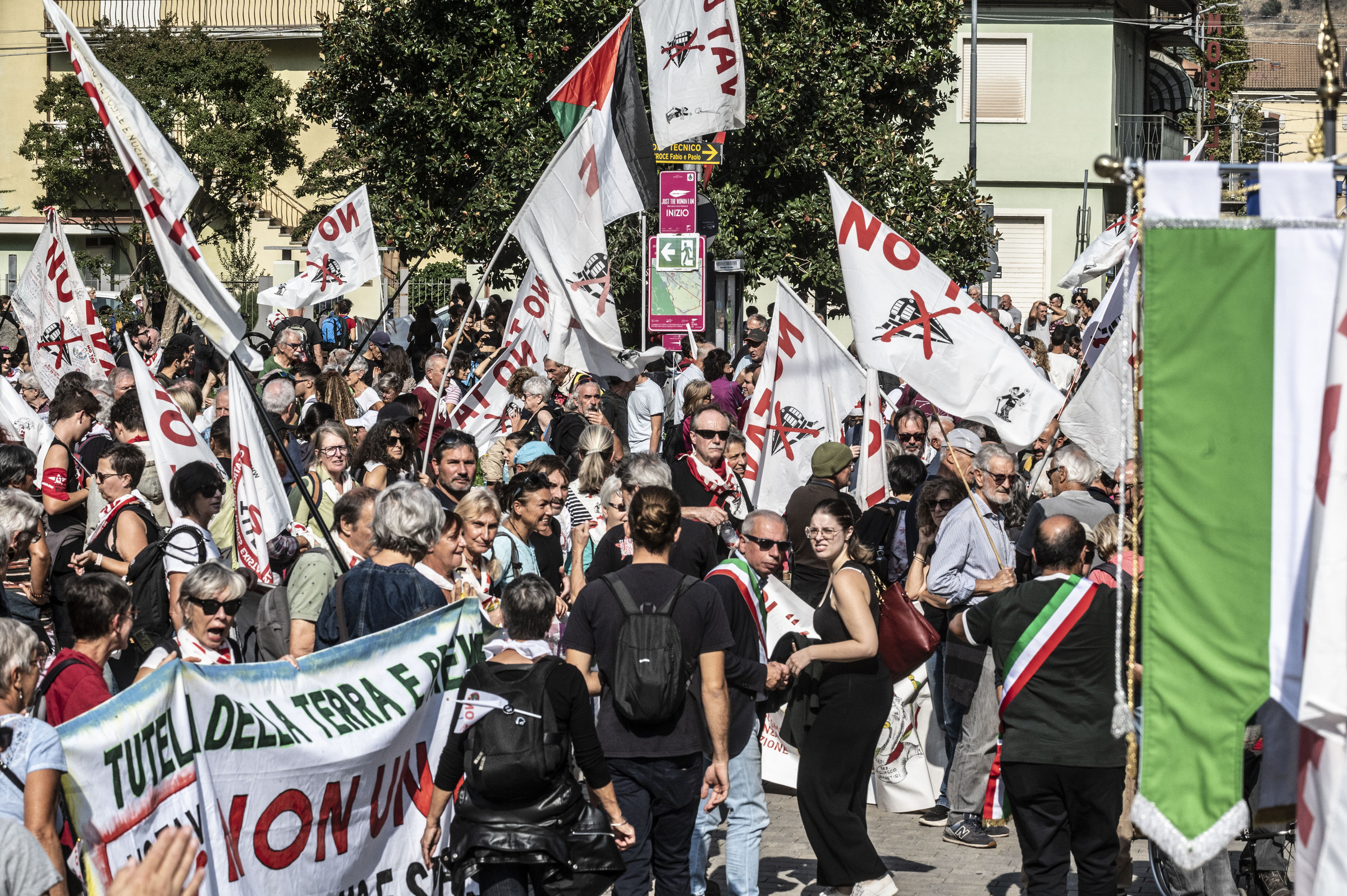 Marcia No Tav contro la tratta Avigliana-Orbassano: “Opera inutile, usare i soldi per le linee metropolitane di Torino”