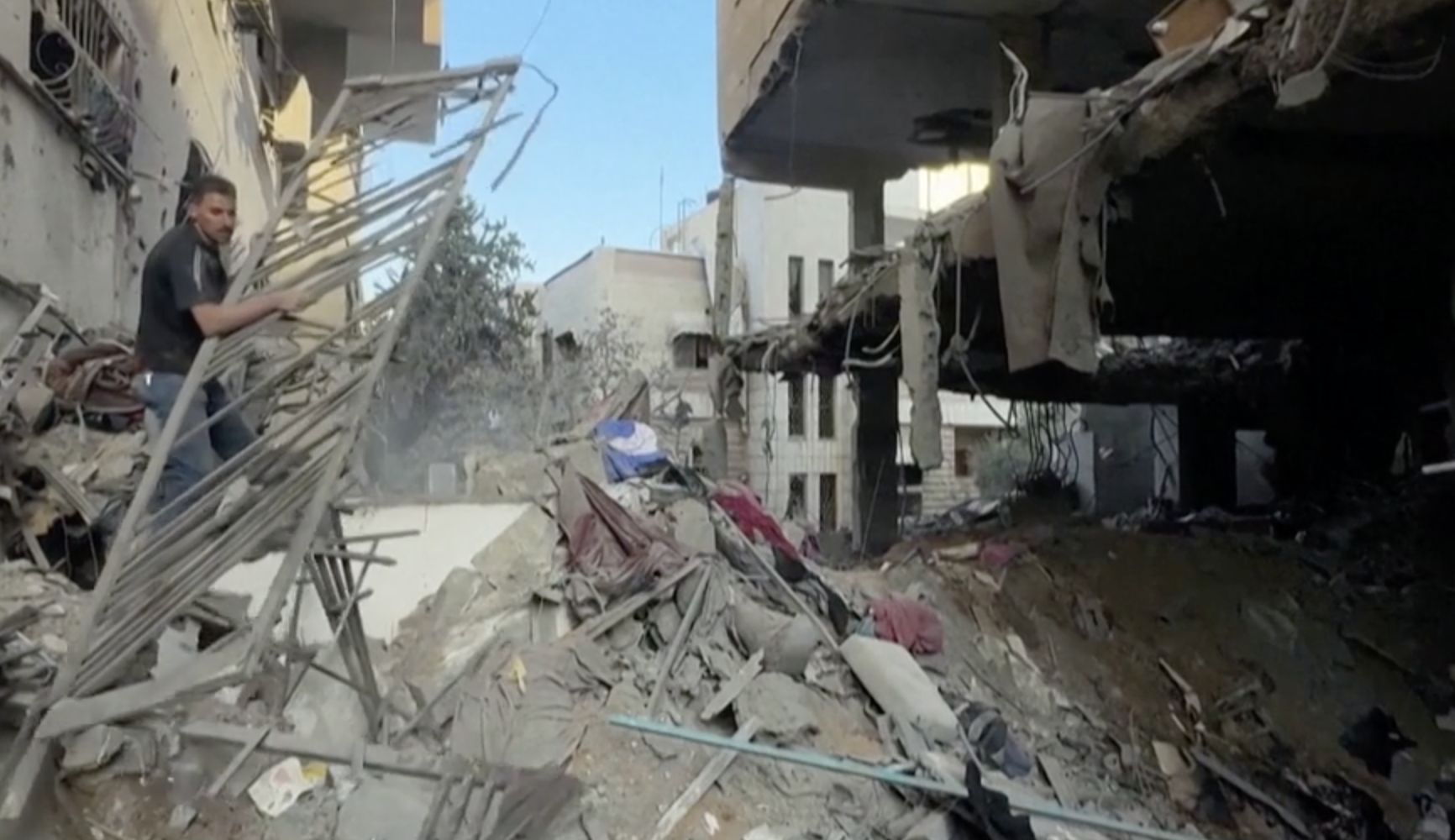 gaza raid israeliano su un condominio uccide 5 persone pizzaballa morte anche due donne della comunit224 cristiana da Ilfattoquotidiano.it gaza raid israeliano su un condominio uccide 5 persone pizzaballa morte anche due donne della comunit224 cristiana
