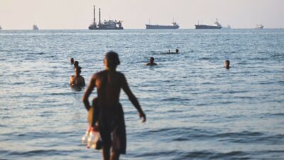 Copertina di A Hormuz il  petrolio torna ai livelli pre-guerra, almeno per un giorno