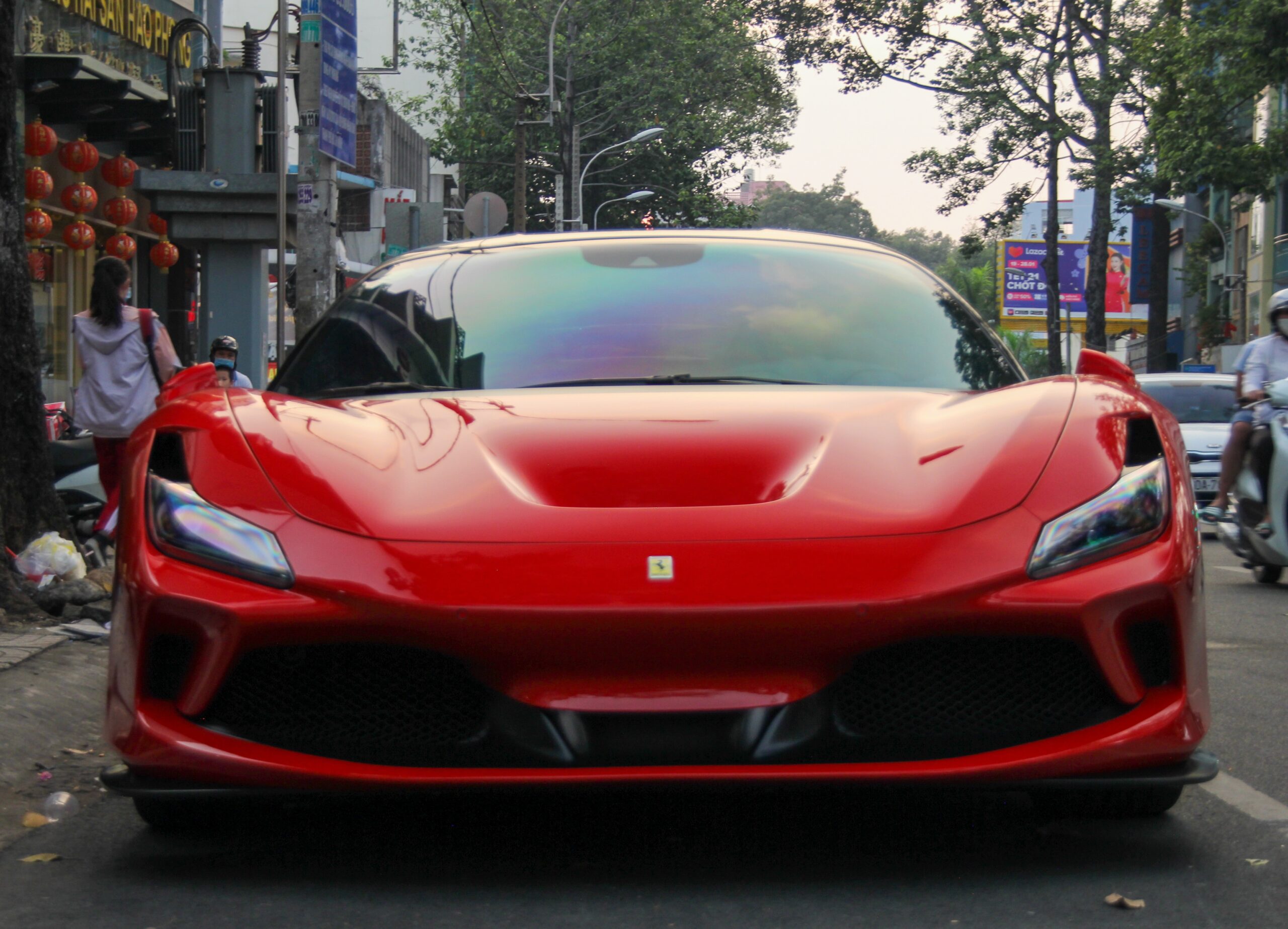 Debiti fiscali per 780mila euro: sequestrati a un ristoratore di Verbania una Ferrari, un Rolex Oyster e 350mila euro in contanti
