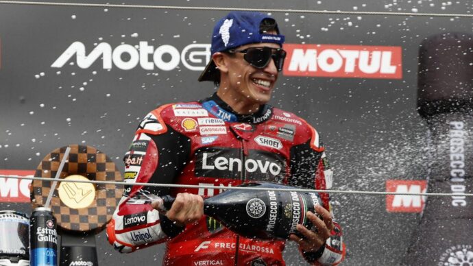 MotoGp in Giappone, Marc Marquez vince davanti alle Aprilia di Martin e Bezzecchi | Ordine di arrivo e classifica generale
