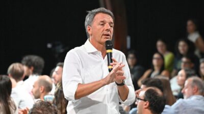 Copertina di Renzi: “Con M5s più cose che uniscono che divisioni. Chiedo 3 garanzie a Conte: mai con Trump, Salvini e Giorgetti”