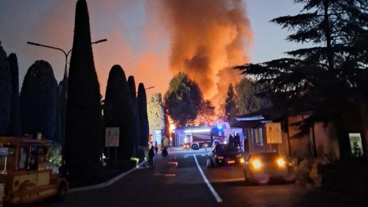 incendio in un campeggio a peschiera del garda almeno 24 feriti uno 232 grave da Ilfattoquotidiano.it incendio in un campeggio a peschiera del garda almeno 24 feriti uno 232 grave