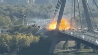 Copertina di Ucraina, le immagini del nuovo attacco di Mosca contro il ponte Nord di Kiev