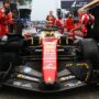 Copertina di Software in tilt e auto inchiodate a 30 km/h: il bug che ferma la Formula 1 sotto la pioggia. Che cosa è successo a Sepang: “Sembrava un kart a noleggio”