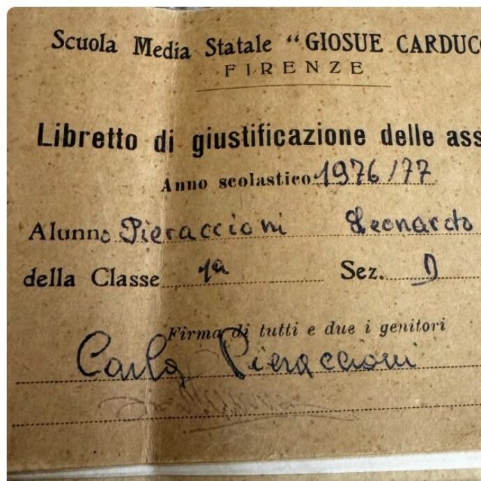 “L’ho annusato e mi sono convinto di aver sentito l’odore di quando malato rimanevo a letto”: Leonardo Pieraccioni ritrova il suo libretto delle assenze delle medie in un mercatino