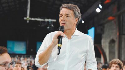 Copertina di L’ultima, tragica Leopolda renziana appesa a De Luca e Fedez